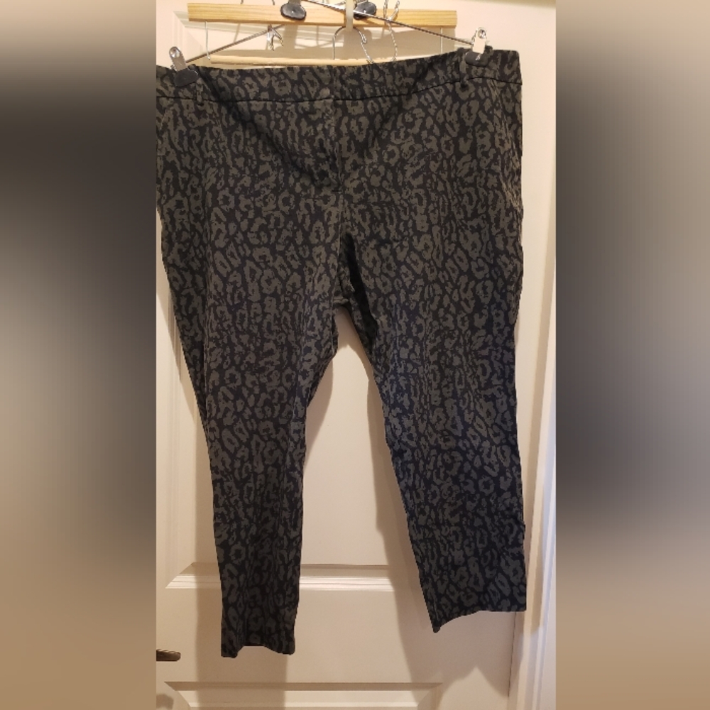 Ava & Viv Black And Green Leopard Print Leggings